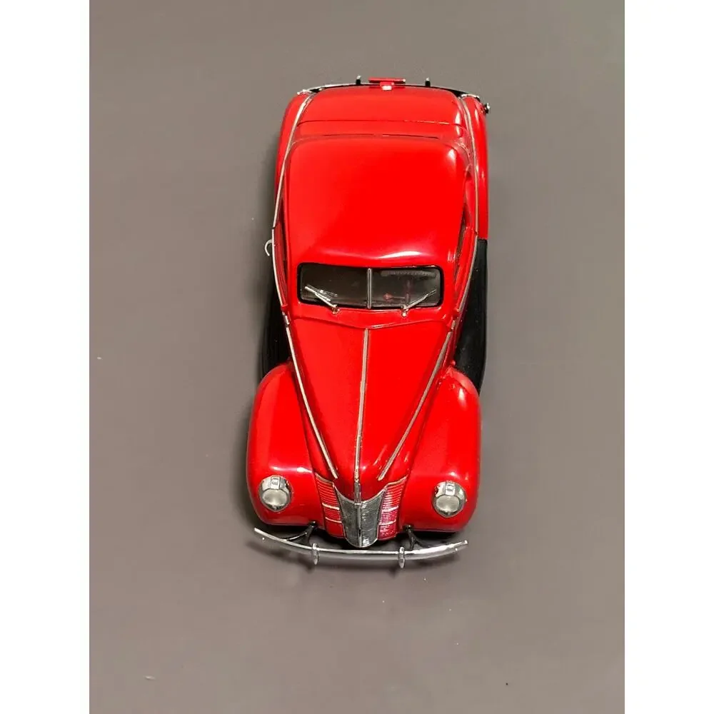 Danbury Mint 1940 Ford Deluxe Coupe Red 1/24 Scale Diecast Model Car